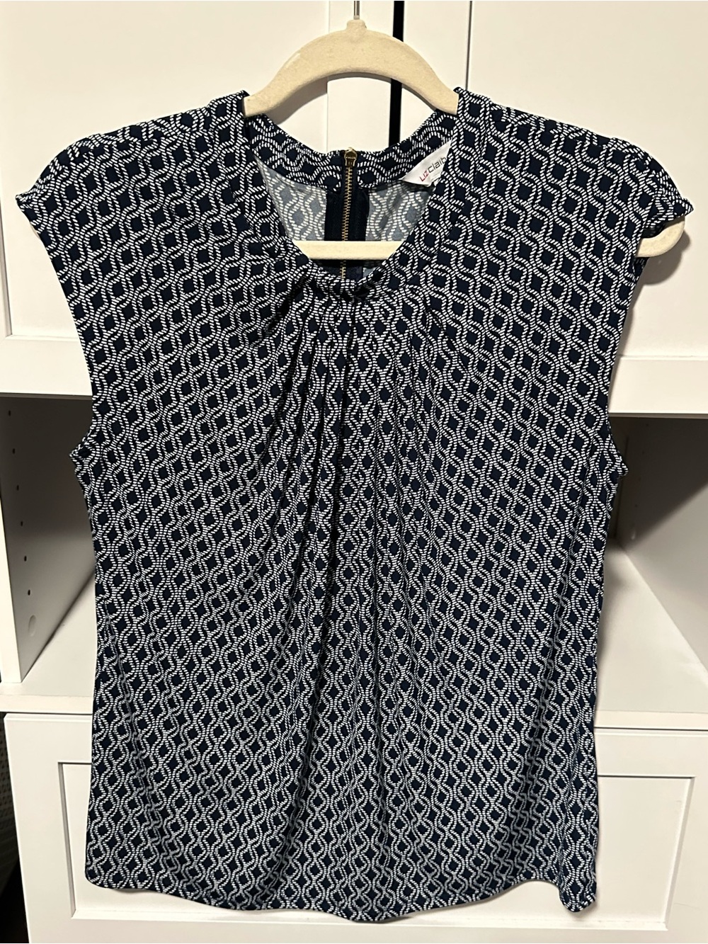 Liz Claiborne Navy White Geometric Print Pleated Neck Blouse Size Small